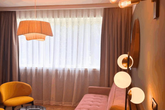 Salon chambre hôtel Golden Tulip Aix-Les-Bains