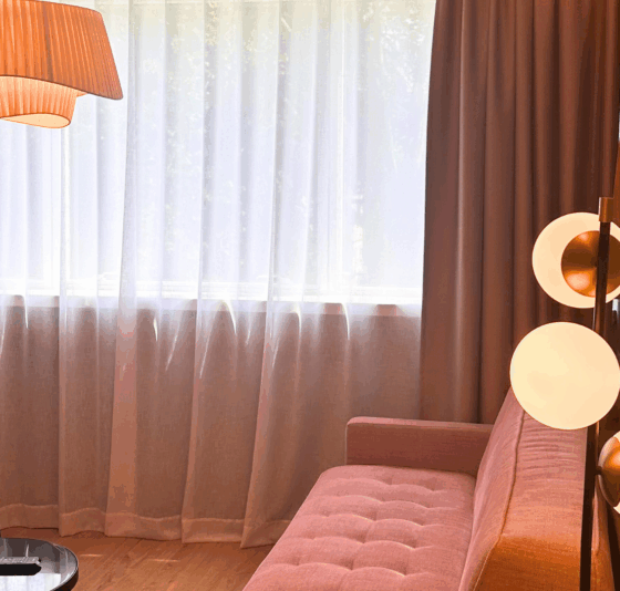 Salon chambre hôtel Golden Tulip Aix-Les-Bains