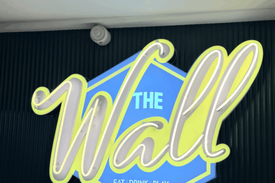 Enseigne du restaurant the wall aix les bains
