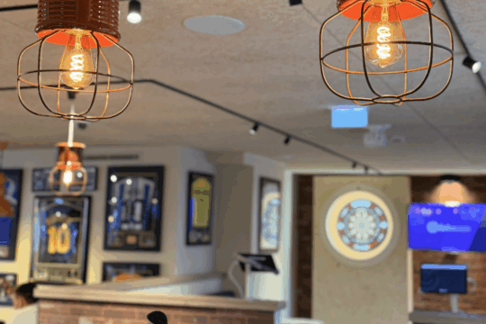 luminaire restaurant the wall