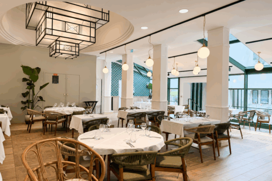 salle de restauration intérieur du restaurant la rotonde à aix les bains