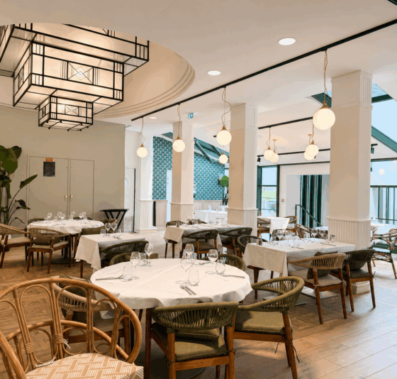 salle de restauration intérieur du restaurant la rotonde à aix les bains