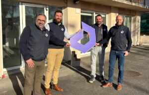 Robin Ribiollet, Jonathan Wajda, Sébastien Giroud et Alexandre Demard devant l'ancienne agence de DURET ELECTRICITE dans le chablais